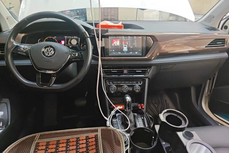 Used Volkswagen Tharu 2019 330TSI Four-Wheel Drive Flagship Model China VI Standard Center Console
