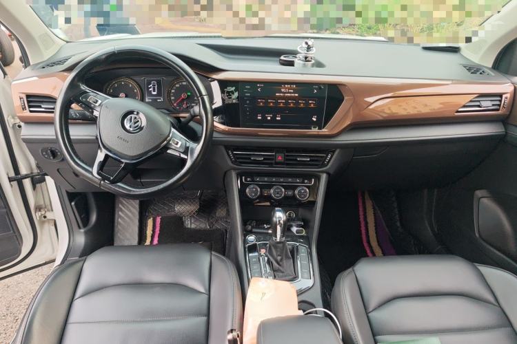 Used Volkswagen Tharu 2019 280TSI Two-Wheel Drive Luxury Version China VI Standard Center Console
