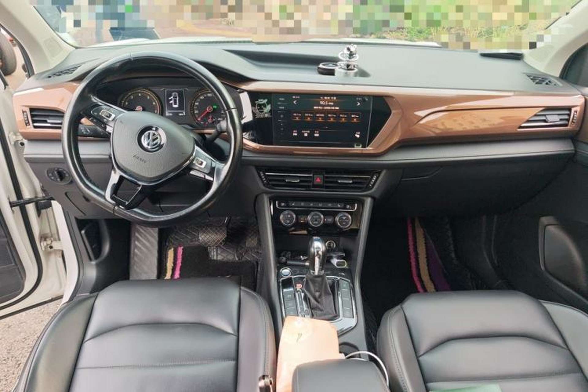 Used Volkswagen Tharu 2019 280TSI Two-Wheel Drive Luxury Version China VI Standard Center Console