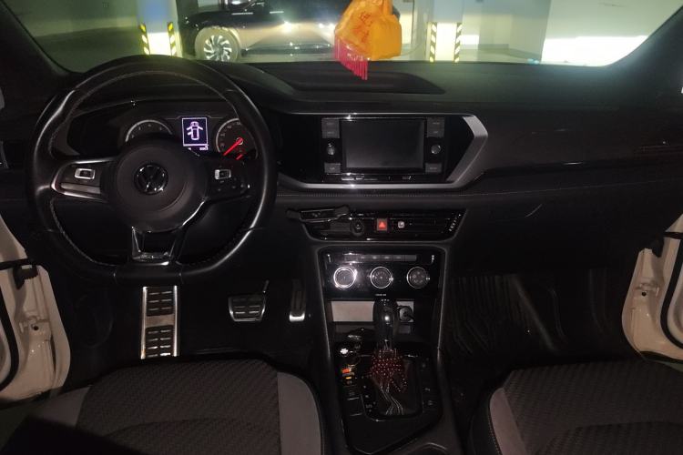 Used Volkswagen Tharu 2019 280TSI Two-Wheel Drive R-Line China V Standard Center Console