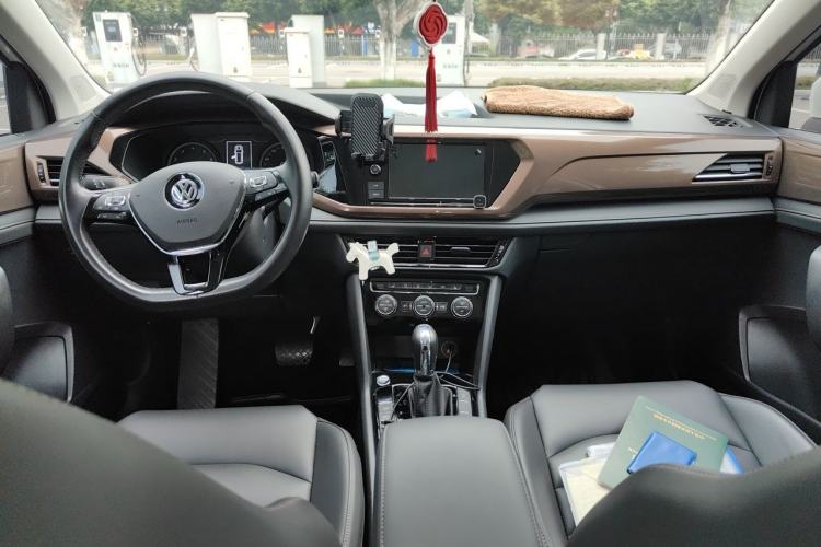 Used Volkswagen Tharu 2019 280TSI Two-Wheel Drive Luxury Version China VI Standard Center Console