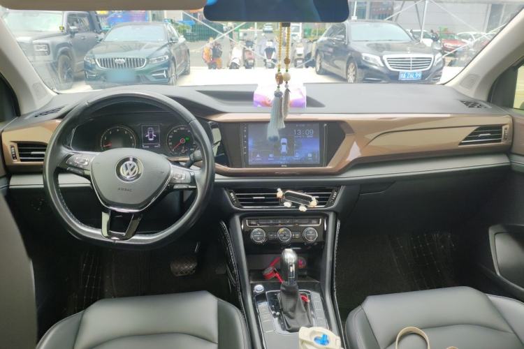 Used Volkswagen Tharu 2019 280TSI Two-Wheel Drive Comfort Edition China VI Standard Center Console