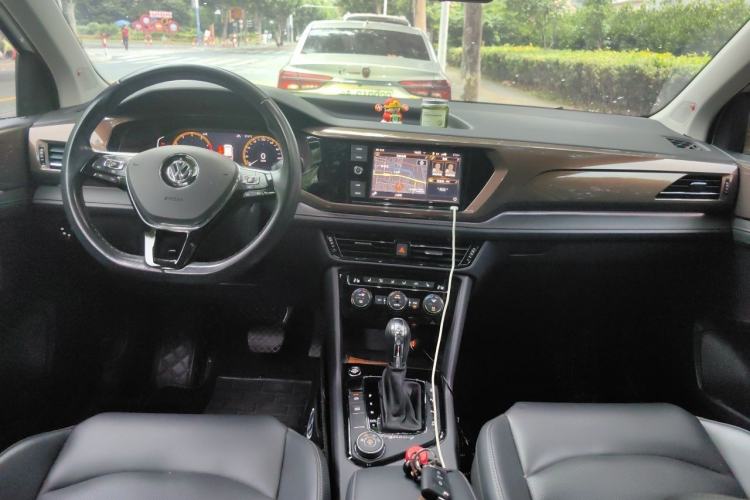 Used Volkswagen Tharu 2019 330TSI Four-Wheel Drive Flagship Model China VI Standard Center Console