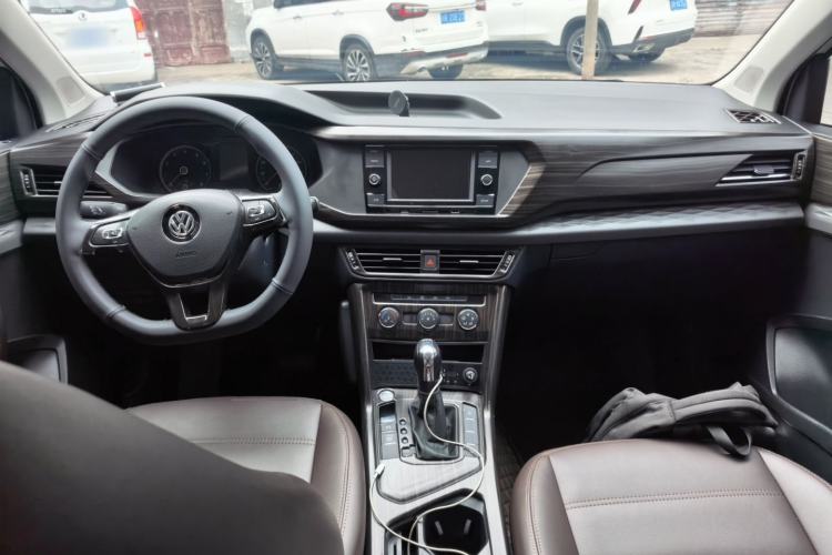 Used Volkswagen Tharu 2019 280TSI Two-Wheel Drive Trend Edition China VI Standard Center Console