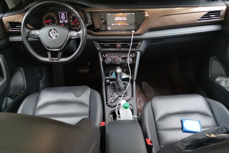 Used Volkswagen Tharu 2019 280TSI Two-Wheel Drive Luxury Version China VI Standard Center Console