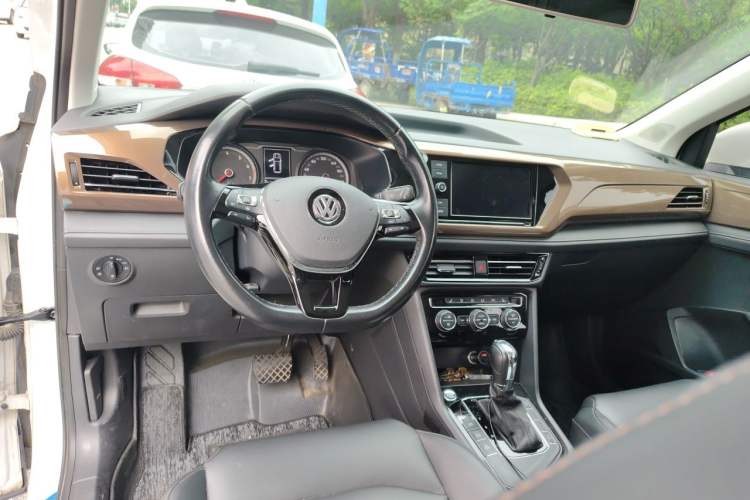 Used Volkswagen Tharu 2019 330TSI Four-Wheel Drive Luxury Edition China VI Standard Center Console