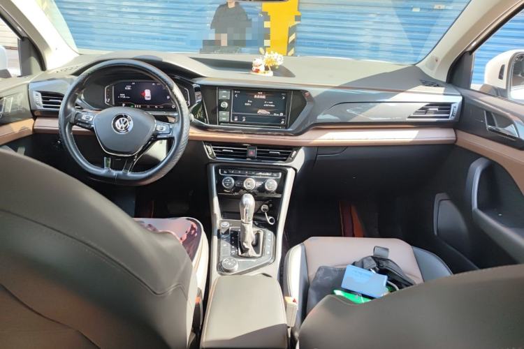 Used Volkswagen Tharu 2019 330TSI Four-Wheel Drive Luxury Edition China VI Standard Center Console