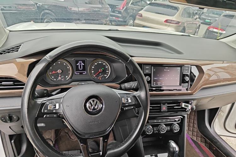 Used Volkswagen Tharu 2019 280TSI Two-Wheel Drive Comfort Edition China VI Standard Center Console