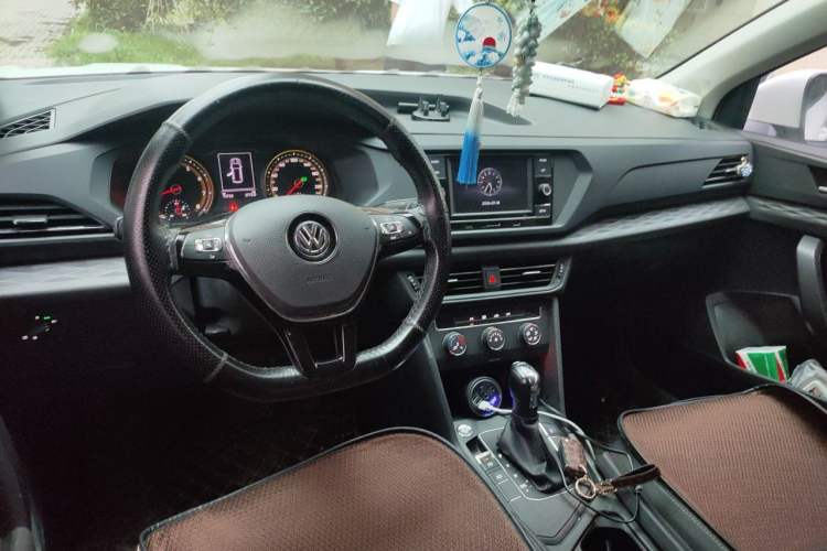Used Volkswagen Tharu 2019 280TSI Two-Wheel Drive Trend Edition China VI Standard Center Console