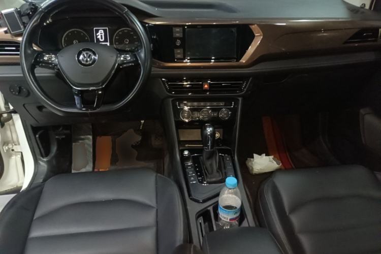 Used Volkswagen Tharu 2019 280TSI Two-Wheel Drive Luxury Version China VI Standard Center Console
