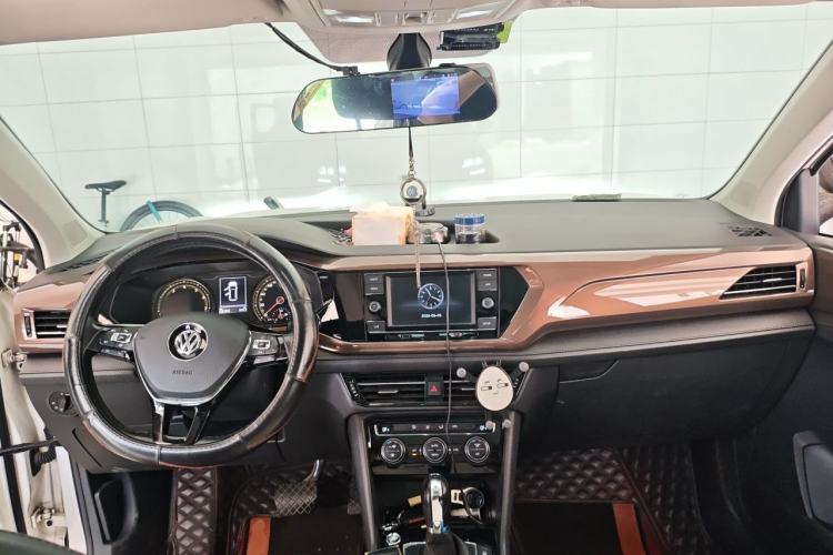 Used Volkswagen Tharu 2019 280TSI Two-Wheel Drive Comfort Edition China VI Standard Center Console