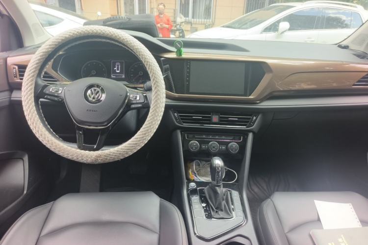 Used Volkswagen Tharu 2019 280TSI Two-Wheel Drive Comfort Edition China VI Standard Center Console