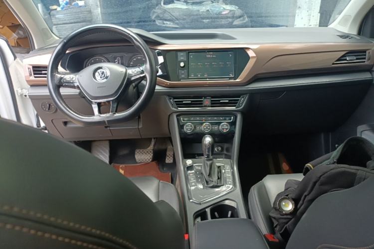 Used Volkswagen Tharu 2019 280TSI Two-Wheel Drive Luxury Version China VI Standard Center Console