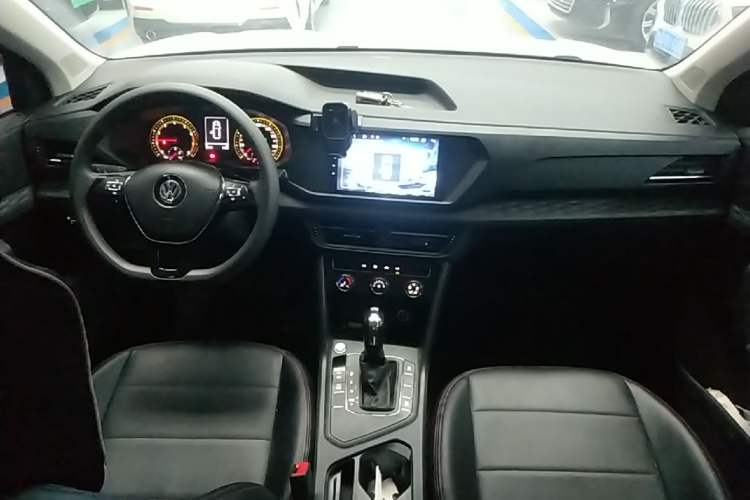 Used Volkswagen Tharu 2019 280TSI Two-Wheel Drive Trend Edition China VI Standard Center Console