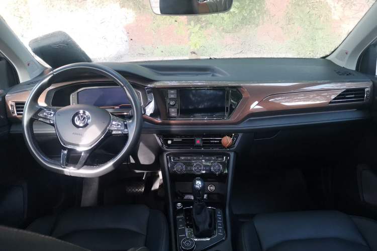 Used Volkswagen Tharu 2019 330TSI Four-Wheel Drive Flagship Model China VI Standard Center Console