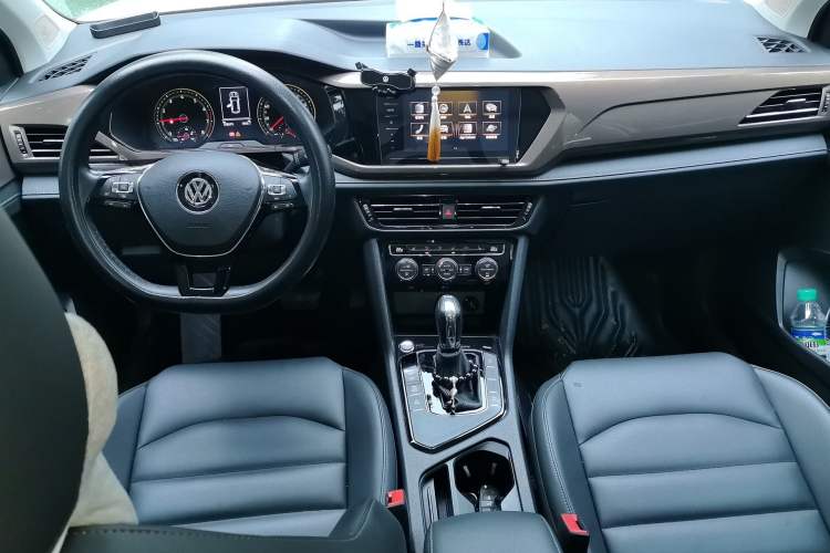 Used Volkswagen Tharu 2019 280TSI Two-Wheel Drive Luxury Version China VI Standard Center Console