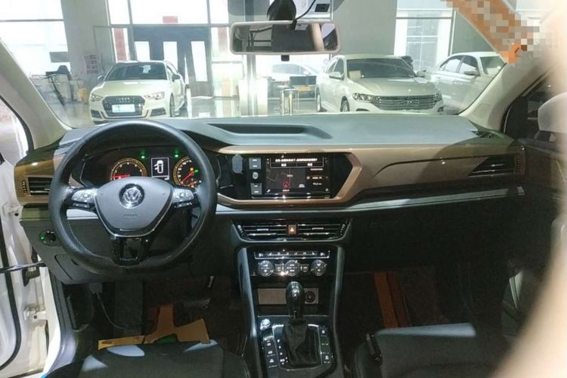 Used Volkswagen Tharu 2019 280TSI Two-Wheel Drive Luxury Version China VI Standard Center Console