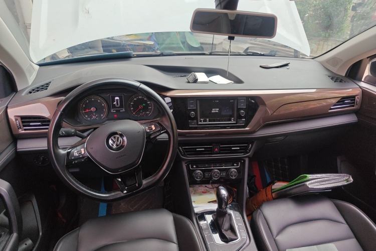 Used Volkswagen Tharu 2019 280TSI Two-Wheel Drive Comfort Edition China VI Standard Center Console