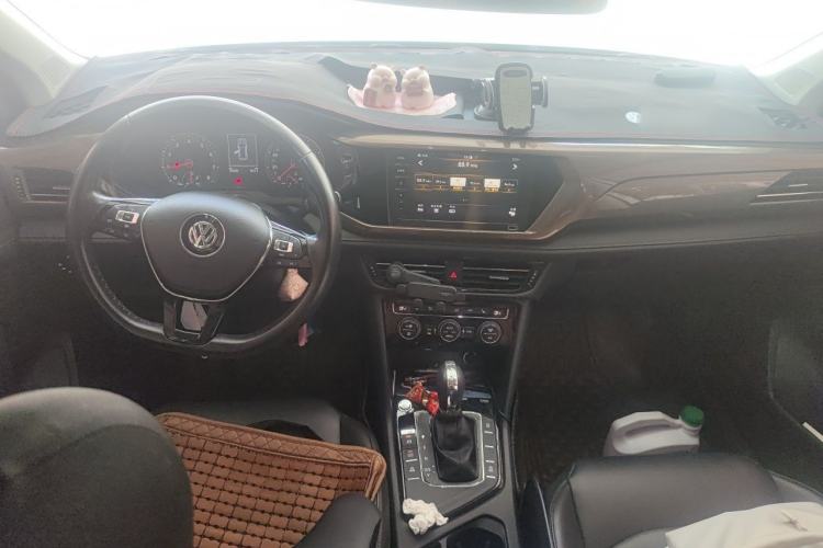 Used Volkswagen Tharu 2019 280TSI Two-Wheel Drive Luxury Version China VI Standard Center Console