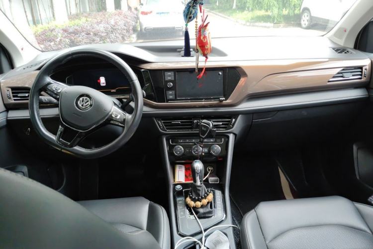 Used Volkswagen Tharu 2019 280TSI Two-Wheel Drive Flagship Version China VI Standard Center Console