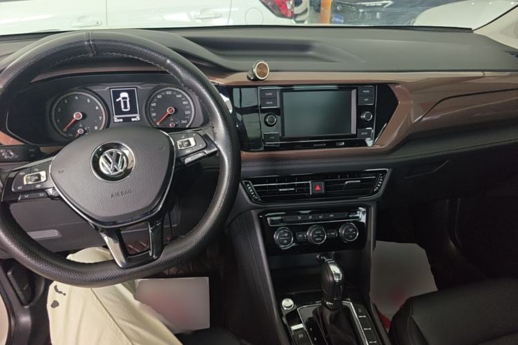 Used Volkswagen Tharu 2019 280TSI Two-Wheel Drive Comfort Edition China VI Standard Center Console