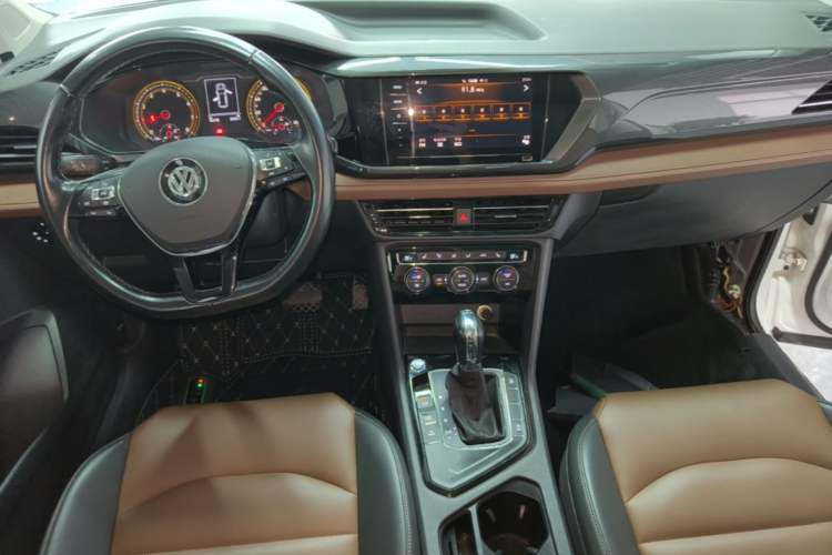 Used Volkswagen Tharu 2019 280TSI Two-Wheel Drive Luxury Version China VI Standard Center Console
