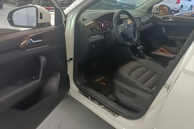 Used Volkswagen Tharu 2019 280TSI Two-Wheel Drive Flagship Version China VI Standard Driver Seat
