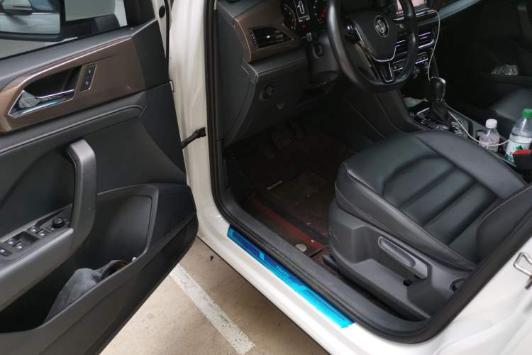 Used Volkswagen Tharu 2019 280TSI Two-Wheel Drive Luxury Version China VI Standard Driver Seat