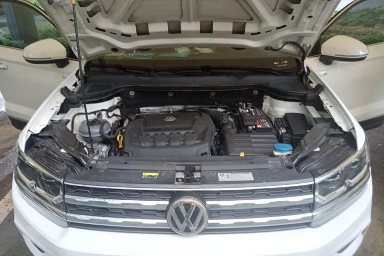 Used Volkswagen Tharu 2019 330TSI Four-Wheel Drive Flagship Model China VI Standard Engine Bay