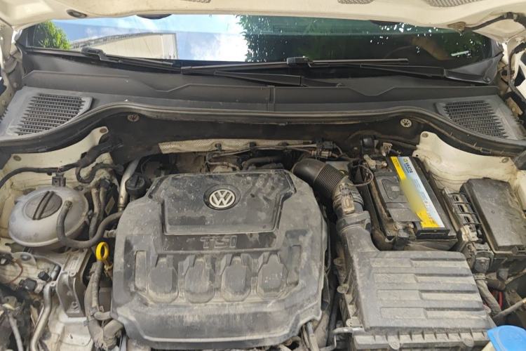 Used Volkswagen Tharu 2019 330TSI Four-Wheel Drive Flagship Model China VI Standard Engine Bay