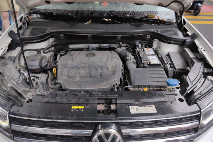 Used Volkswagen Tharu 2019 330TSI Four-Wheel Drive Flagship Model China VI Standard Engine Bay