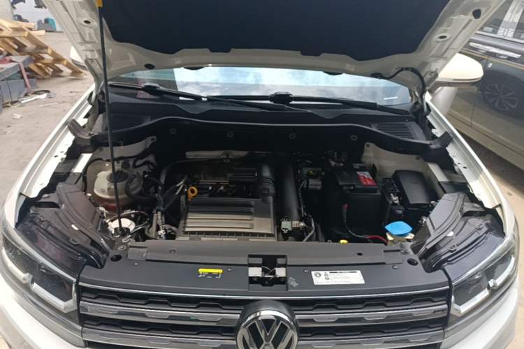 Used Volkswagen Tharu 2019 280TSI Two-Wheel Drive Luxury Version China VI Standard Engine Bay