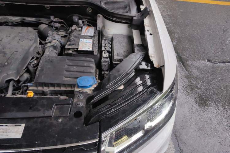 Used Volkswagen Tharu 2019 330TSI Four-Wheel Drive Flagship Model China VI Standard Engine Bay Left