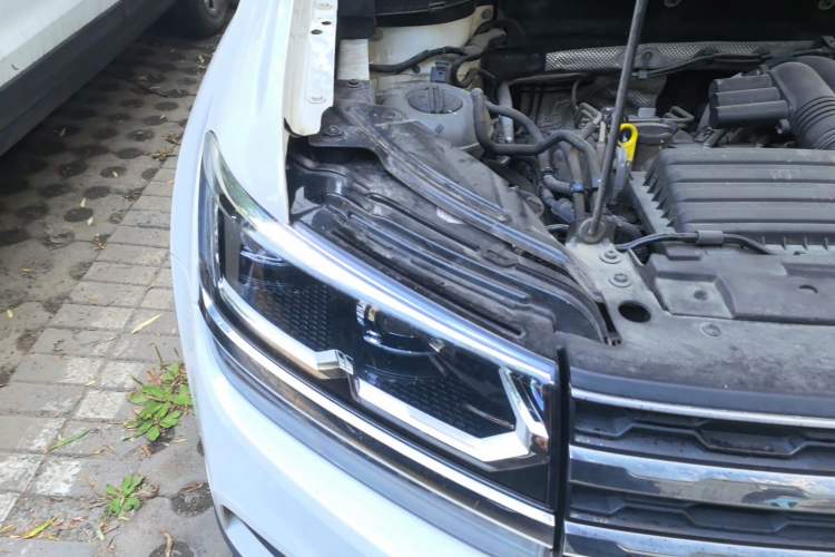 Used Volkswagen Tharu 2019 280TSI Two-Wheel Drive Luxury Version China VI Standard Engine Bay Right