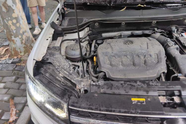 Used Volkswagen Tharu 2019 330TSI Four-Wheel Drive Flagship Model China VI Standard Engine Bay Right