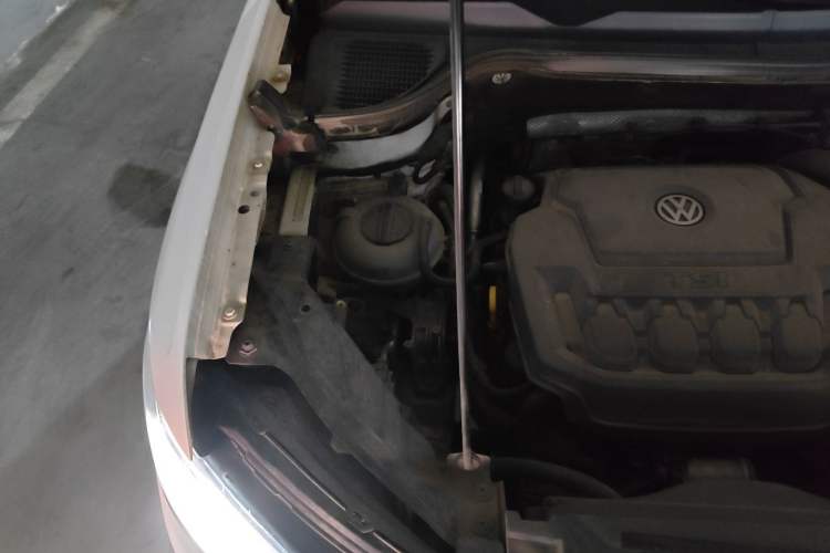 Used Volkswagen Tharu 2019 330TSI Four-Wheel Drive Luxury Edition China VI Standard Engine Bay Right