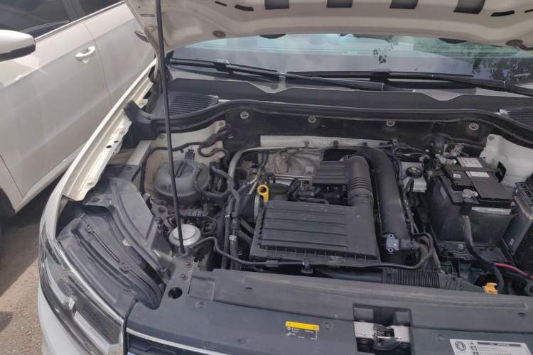 Used Volkswagen Tharu 2019 280TSI Two-Wheel Drive Luxury Version China VI Standard Engine Bay Right