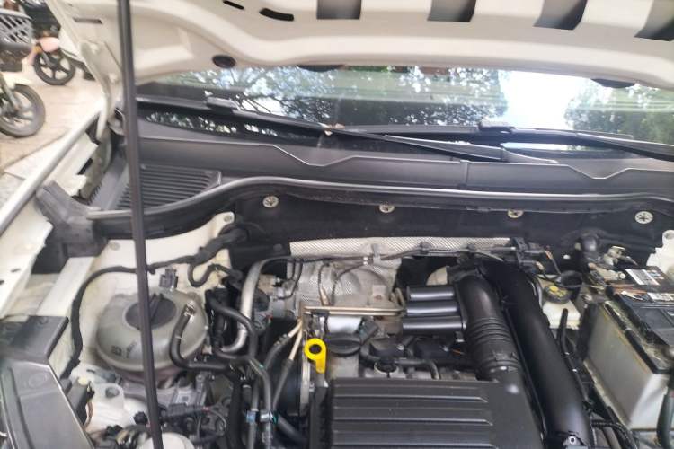 Used Volkswagen Tharu 2019 280TSI Two-Wheel Drive Luxury Version China VI Standard Engine Bay Right