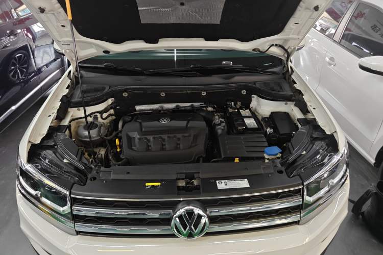 Used Volkswagen Tharu 2019 330TSI Four-Wheel Drive Luxury Edition China VI Standard Engine Bay