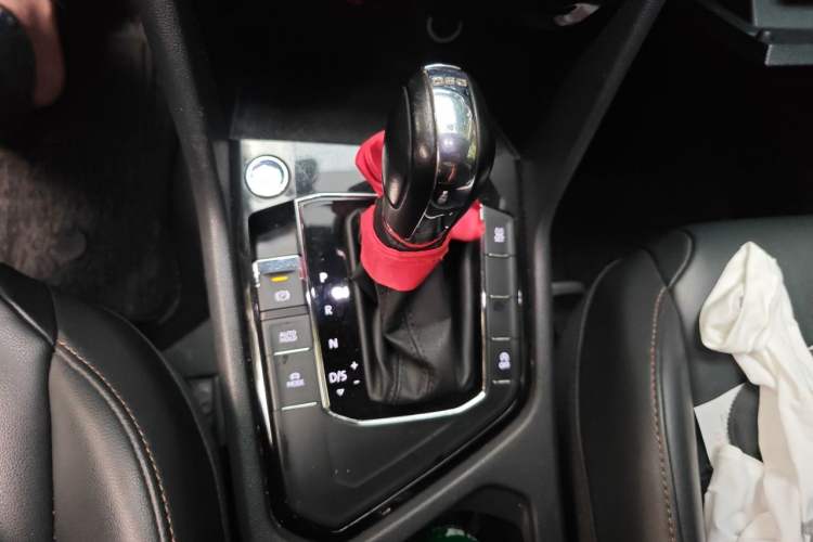 Used Volkswagen Tharu 2019 280TSI Two-Wheel Drive Luxury Version China VI Standard Gear Lever