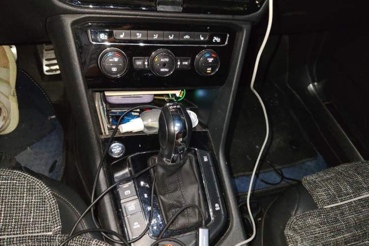 Used Volkswagen Tharu 2019 280TSI Two-Wheel Drive Luxury Version China VI Standard Gear Lever