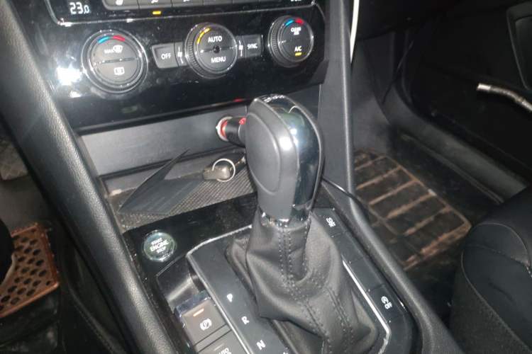 Used Volkswagen Tharu 2019 280TSI Two-Wheel Drive Luxury Version China VI Standard Gear Lever