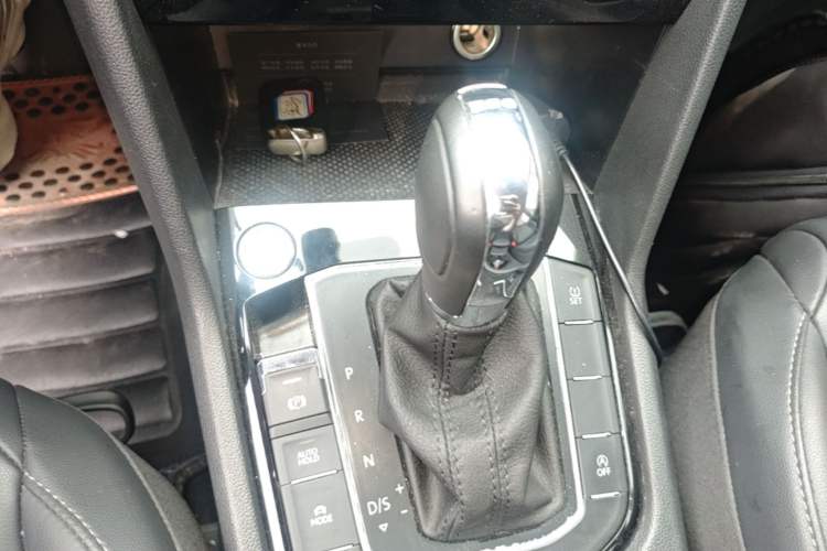 Used Volkswagen Tharu 2019 280TSI Two-Wheel Drive Luxury Version China VI Standard Gear Lever