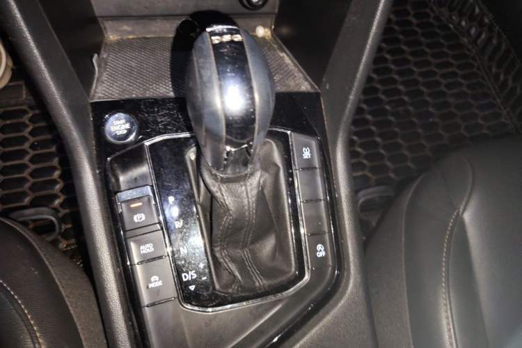Used Volkswagen Tharu 2019 280TSI Two-Wheel Drive Luxury Version China VI Standard Gear Lever