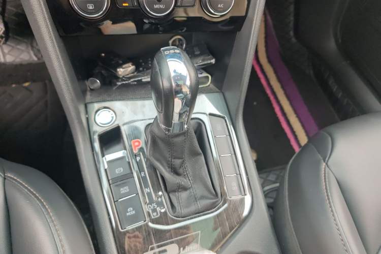 Used Volkswagen Tharu 2019 280TSI Two-Wheel Drive Luxury Version China VI Standard Gear Lever