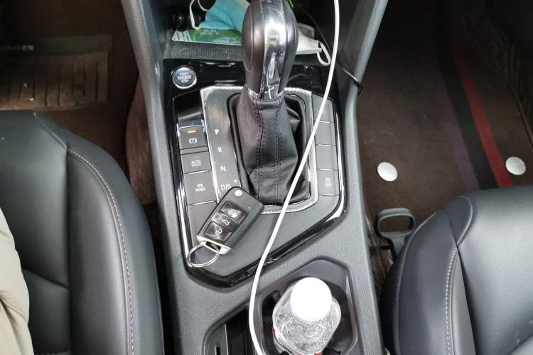 Used Volkswagen Tharu 2019 280TSI Two-Wheel Drive Luxury Version China VI Standard Gear Lever