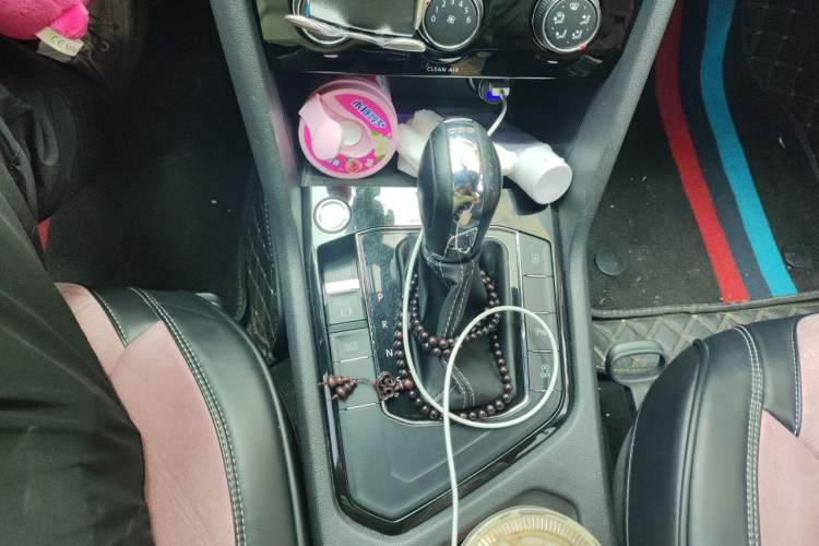 Used Volkswagen Tharu 2019 280TSI Two-Wheel Drive R-Line China VI Standard Gear Lever