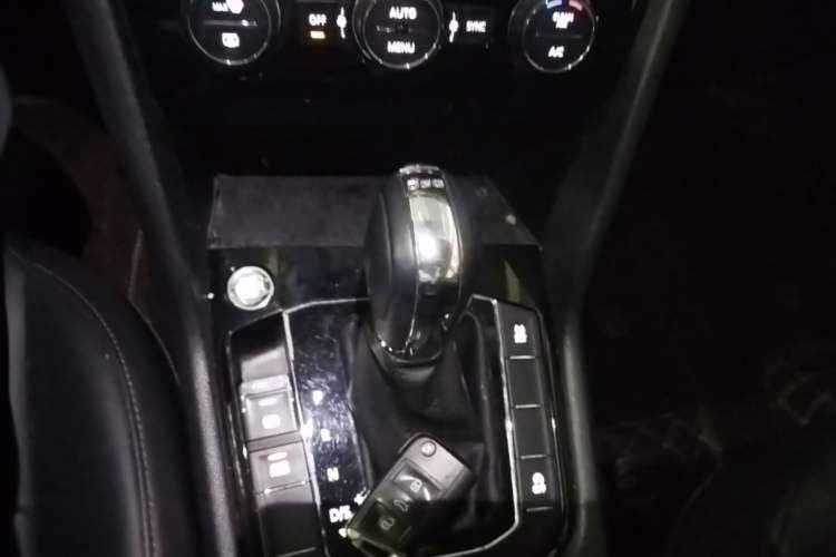 Used Volkswagen Tharu 2019 280TSI Two-Wheel Drive Comfort Edition China VI Standard Gear Lever