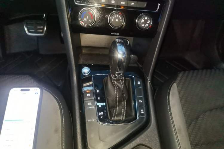 Used Volkswagen Tharu 2019 280TSI Two-Wheel Drive R-Line China VI Standard Gear Lever