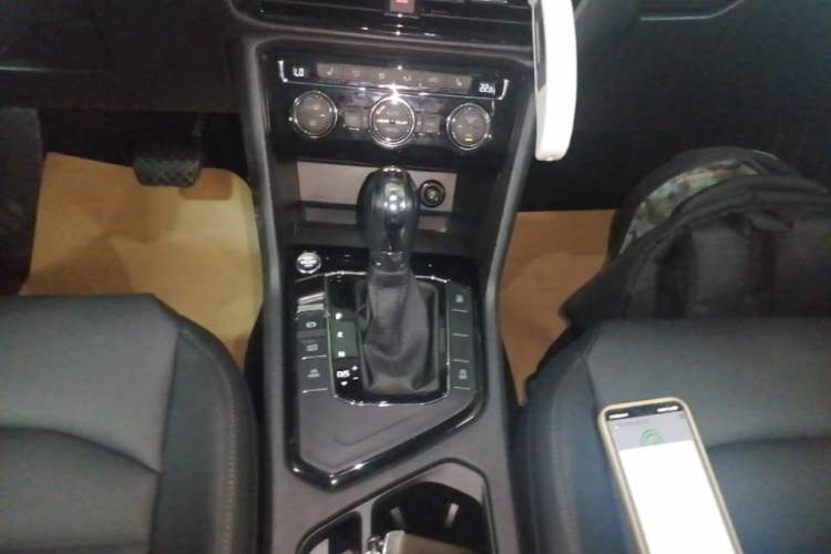 Used Volkswagen Tharu 2019 330TSI Four-Wheel Drive Luxury Edition China VI Standard Gear Lever
